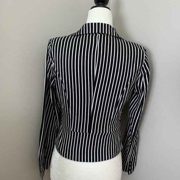 Stripe One Button Crop Blazer - Picture 4 of 10